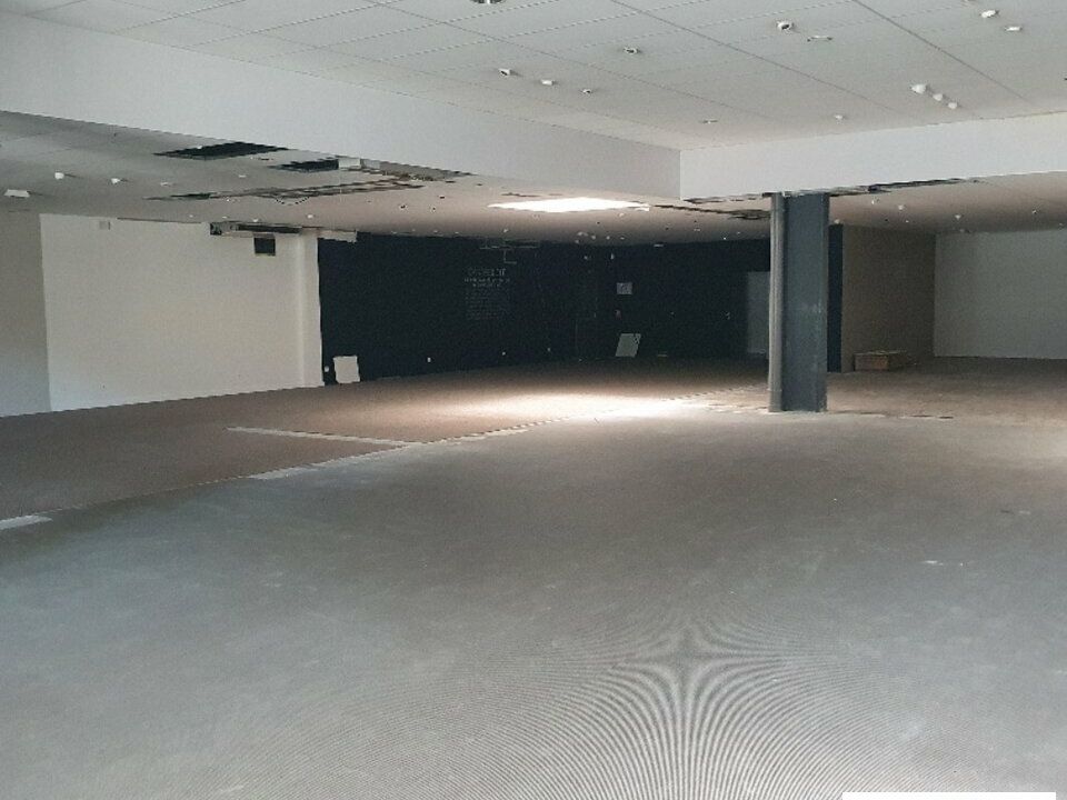 Location local commercial 480 m² non divisibles