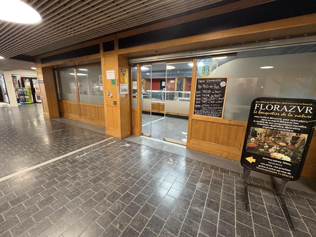 Location local commercial 79 m² non divisibles