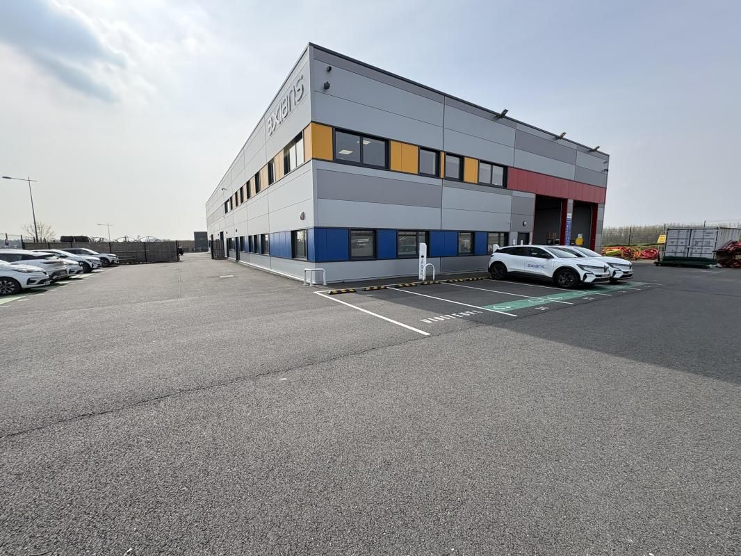 Location entrepôts 905 m² non divisibles