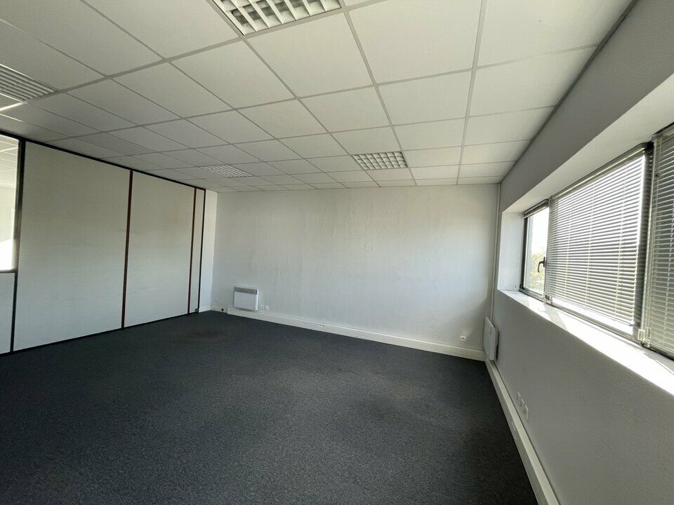 A LOUER - BUREAUX - VANNES EST