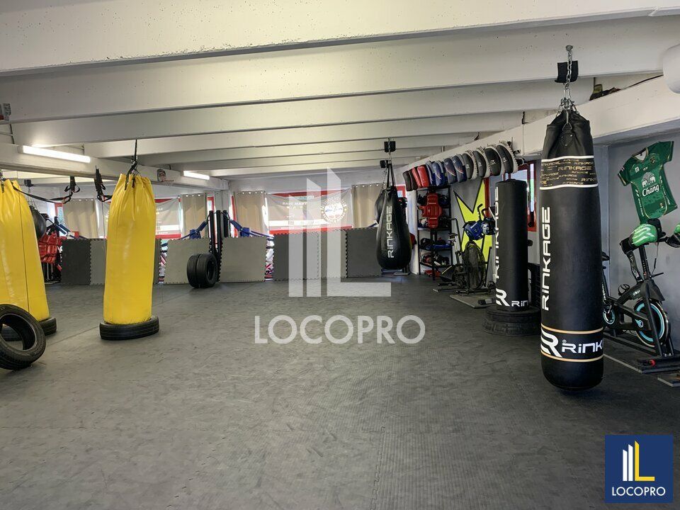 Location local d''activites 100 m² non divisibles