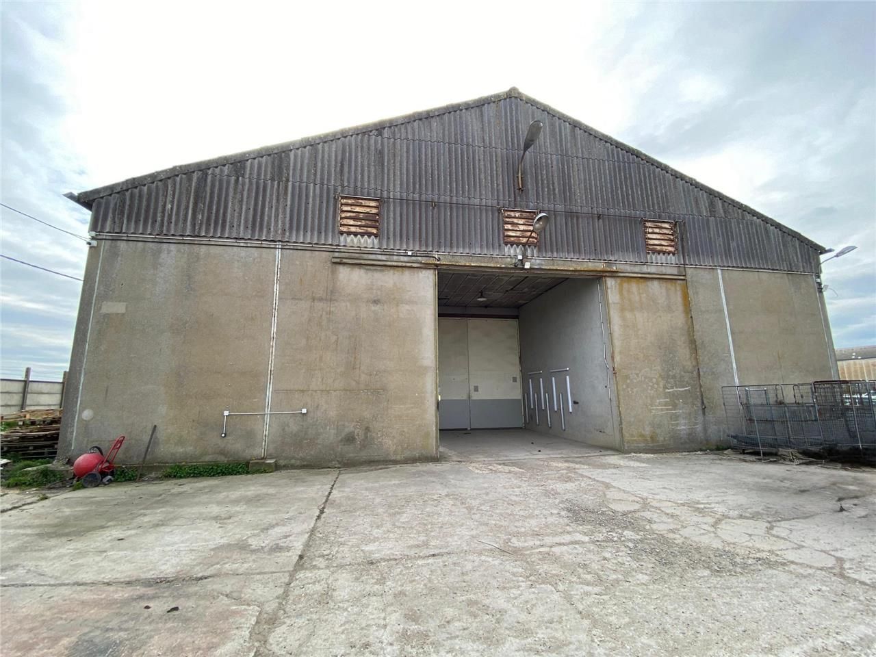 Location local 1200 m² à Aunay-sous-Auneau