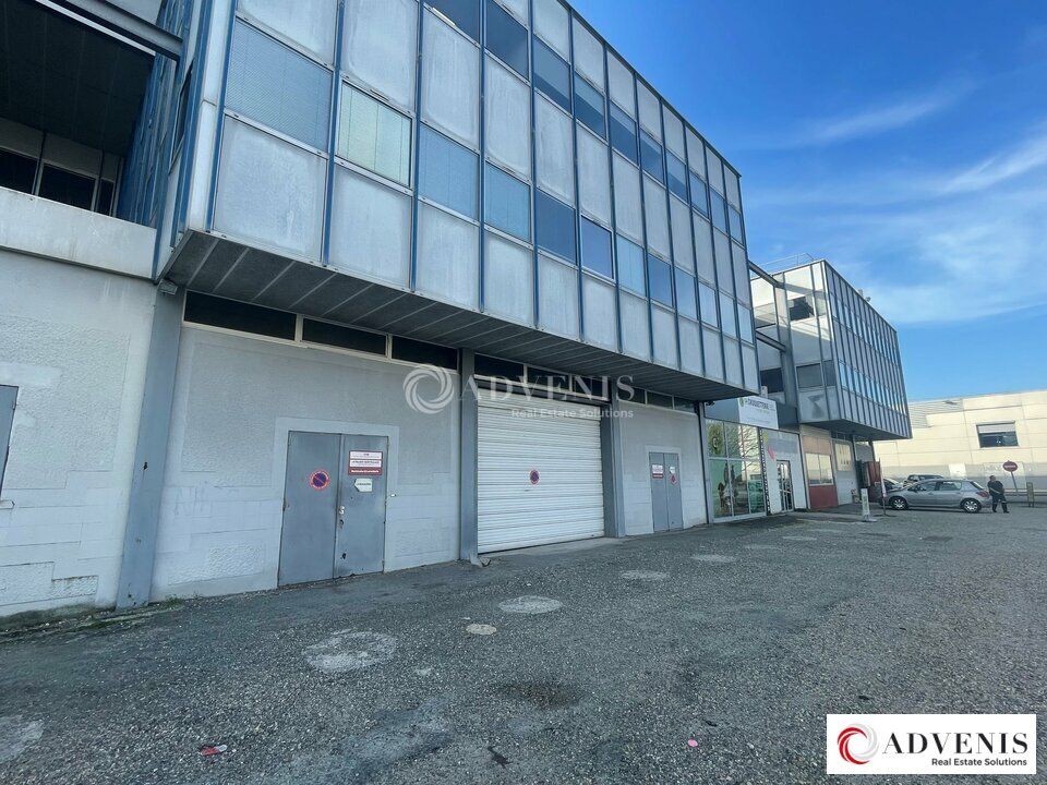 Location local d''activites 330 m² non divisibles