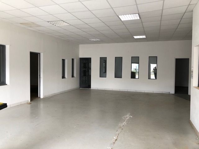 Local d'activité d'environ 400 m² à louer à l'est de Tours