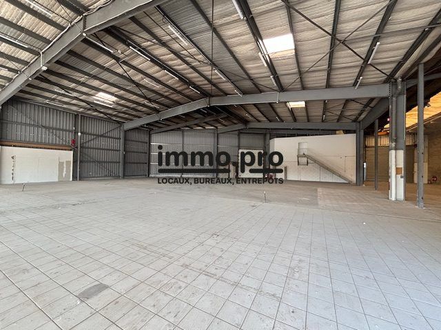 Location local commercial 1216.00 m² à Illzach