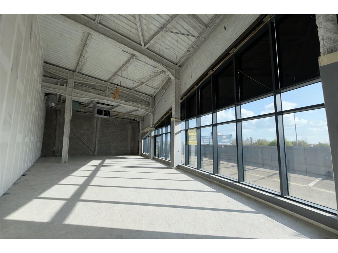 Location local commercial 190 m² à Lesquin