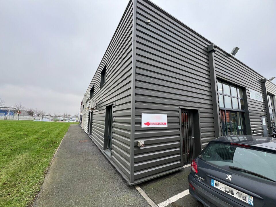 Location local d''activites 437 m² non divisibles