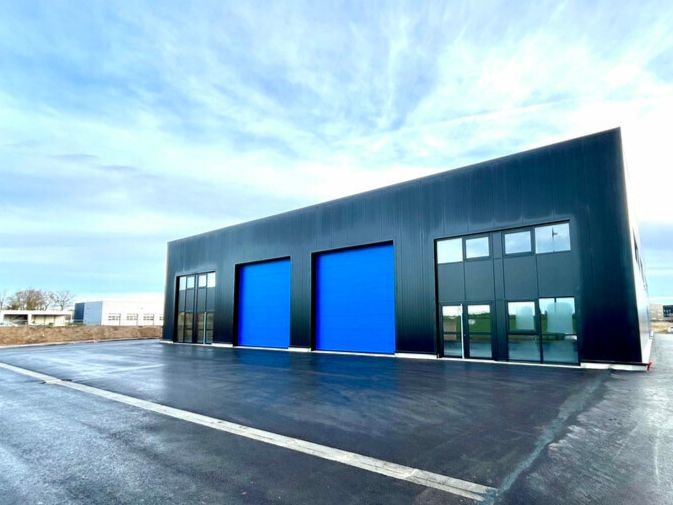 Location local d''activites 580 m² divisibles à partir de 285 m²