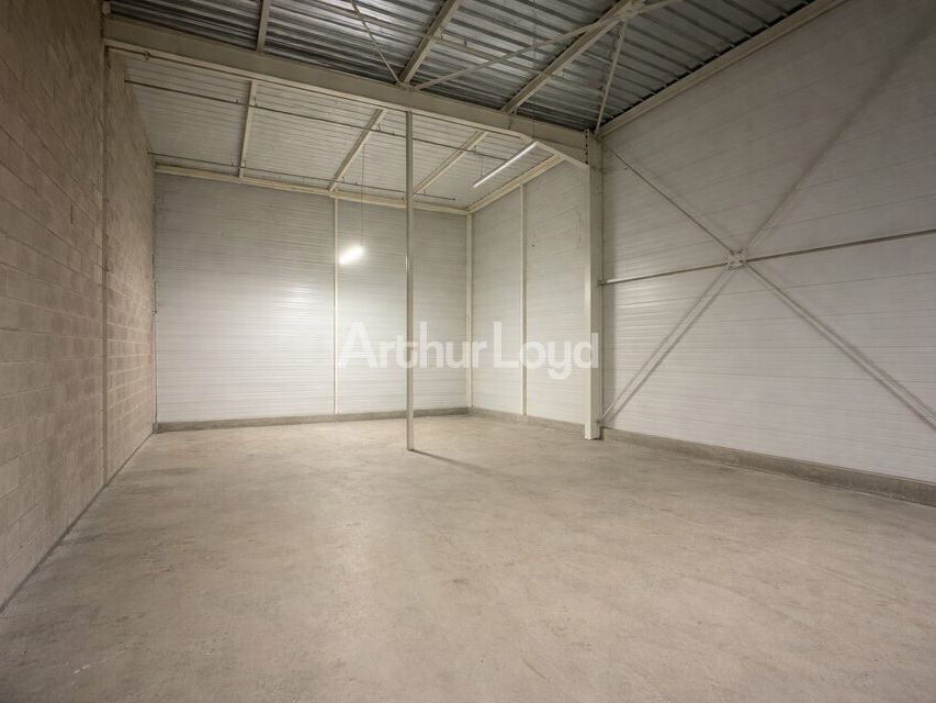 Location local commercial 153.85 m² non divisibles