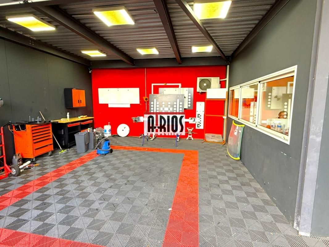 Location local commercial 198 m² non divisibles