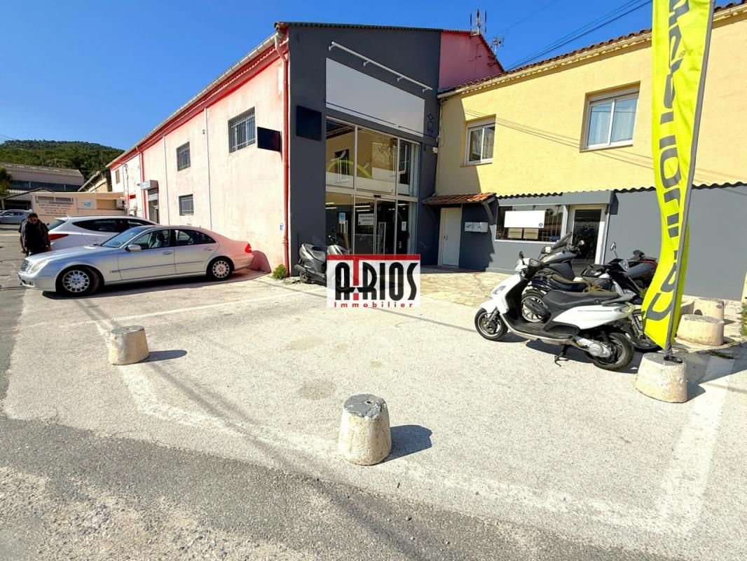 Location local commercial 840 m² non divisibles