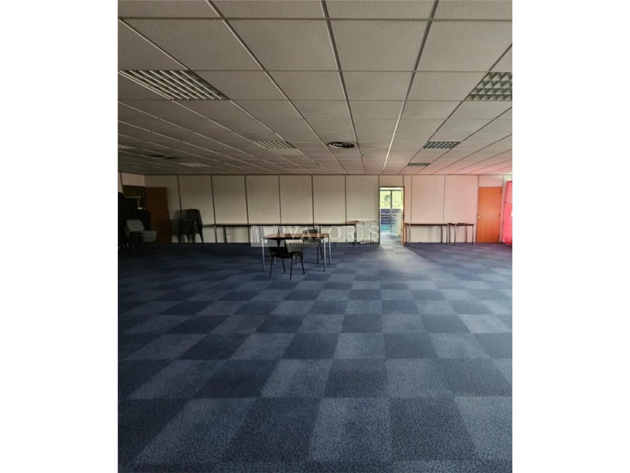 Offrez à votre activité une visibilité exceptionnelle grâce à des locaux fonctionnels et immédiatement disponibles.