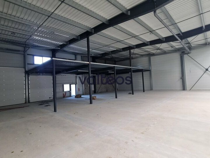 Location local d''activites 1843 m² divisibles à partir de 915 m²