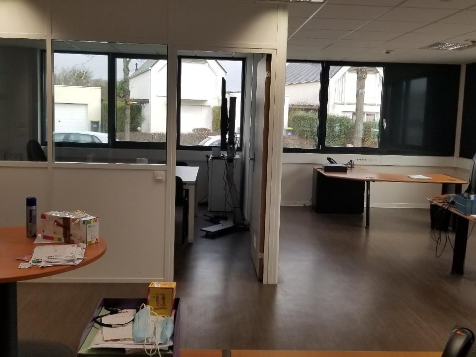 AUX PORTES DE CAEN ET AU BORD DU BOULEVARD PERIPHERIQUE.