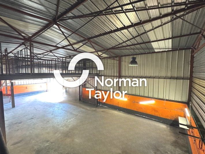 Location local d''activites 425 m² non divisibles