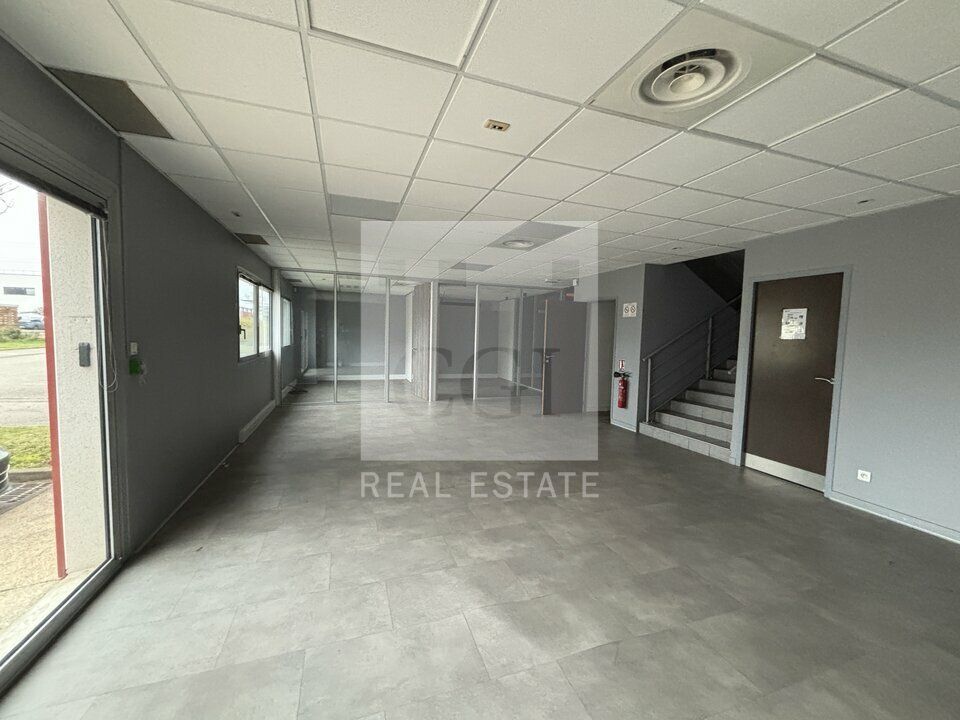 À LOUER – LOCAL D'ACTIVITÉS AVEC BUREAUX – 972 m² – SAINT-PRIEST / SECTEUR PARILLY