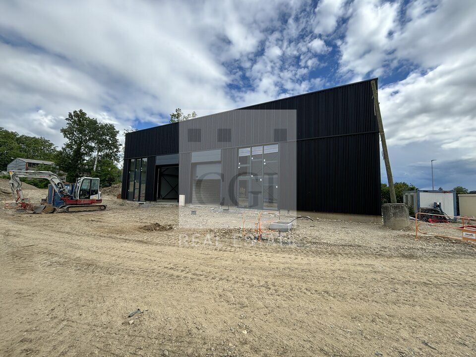 Location local d''activites 223 m² non divisibles
