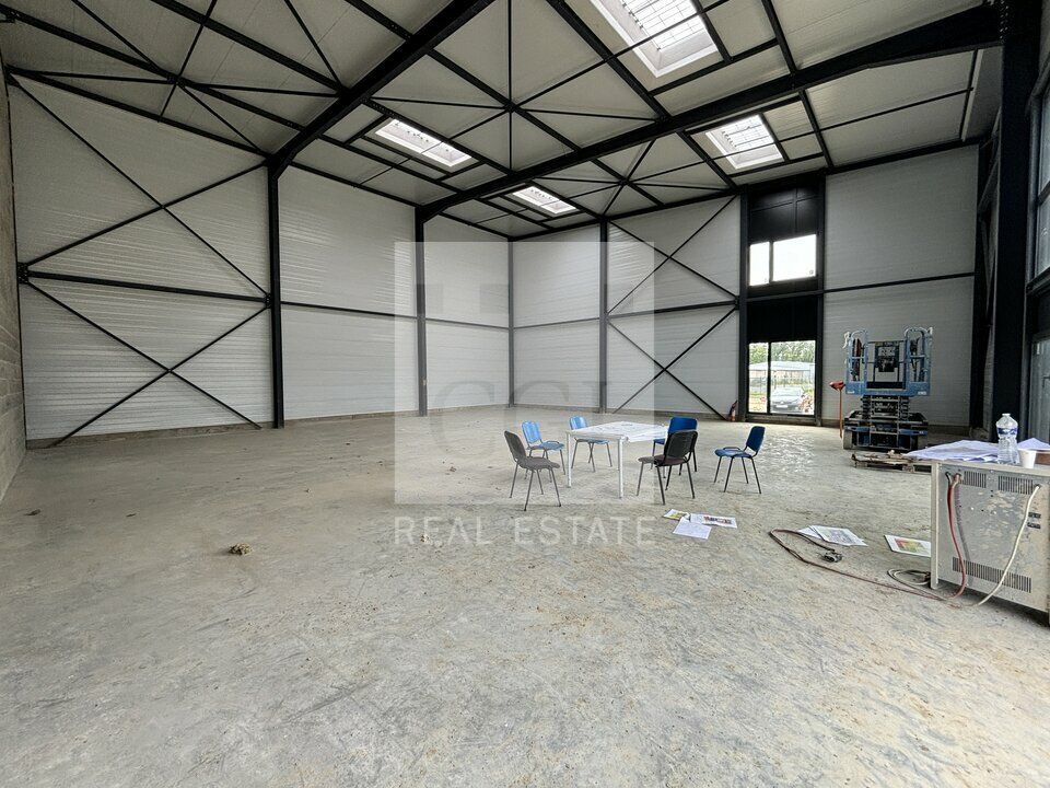 À LOUER – LOCAL D'ACTIVITÉS 223 m² – TRÉVOUX / NOUVELLE ZONE DYNAMIQUE