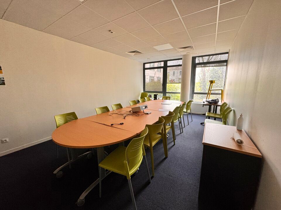 TOURS NORD - L'AERONEF - D 910 ET ECHANGEUR A10 - A LOUER BUREAU DE 33 M² - EN RDC