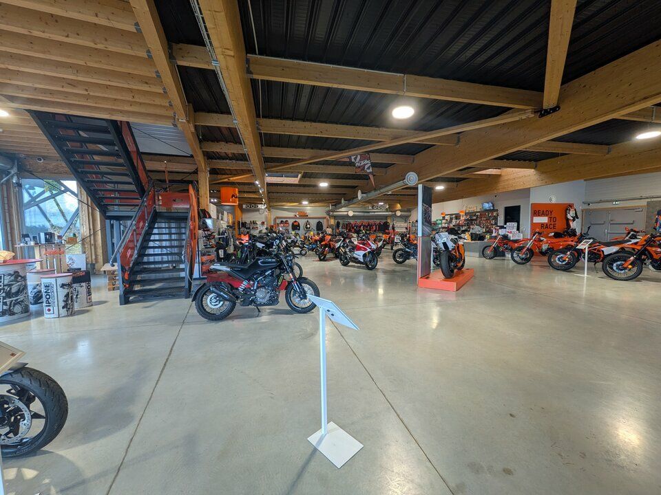 Vente local d''activites 1000 m² non divisibles