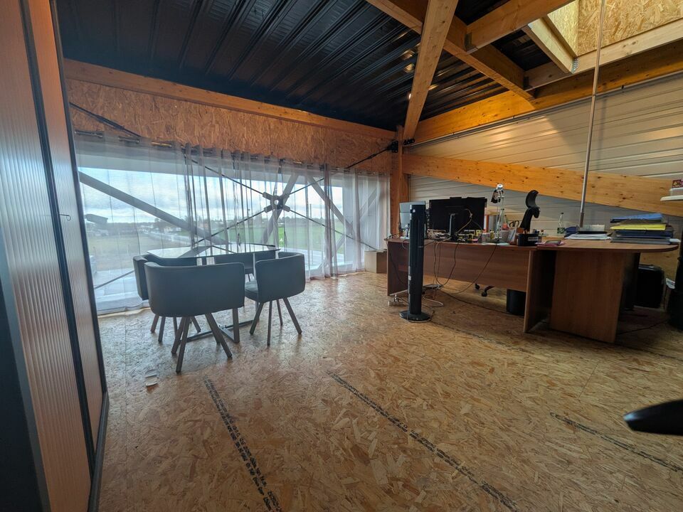 A vendre local d'activité d'environ 1000m²