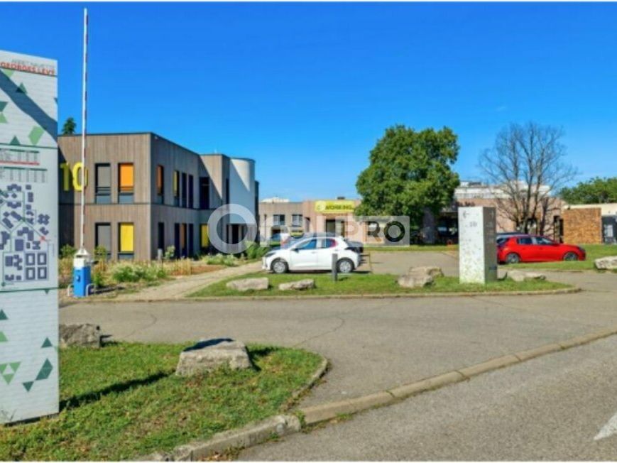 SURFACES DISPONIBLES A PARTIR DE 102 m² VENISSIEUX