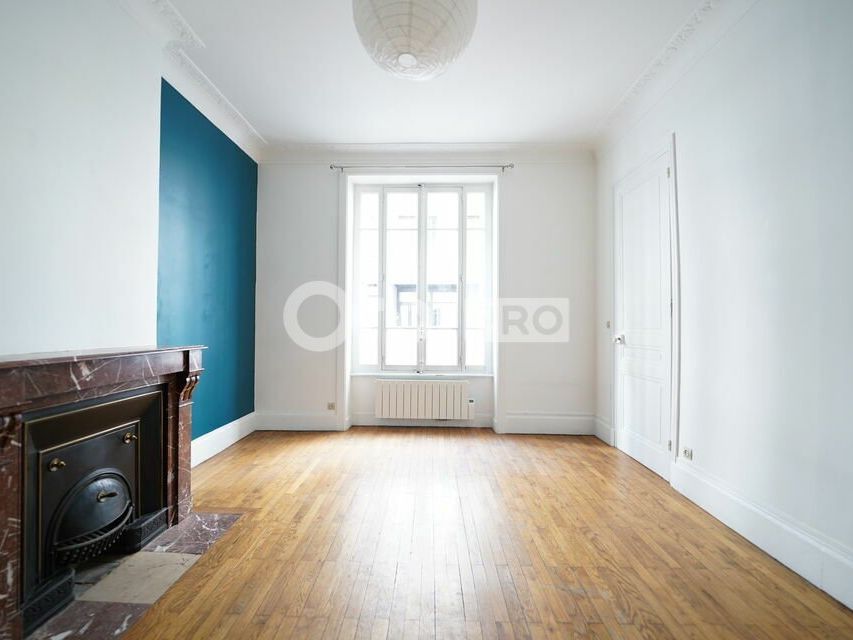 Vente local professionnel 84.77 m² non divisibles