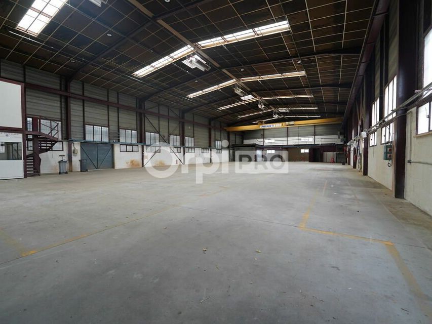LOCAL D'ACTIVITE A LOUER - 1 250 m² - CHASSIEU