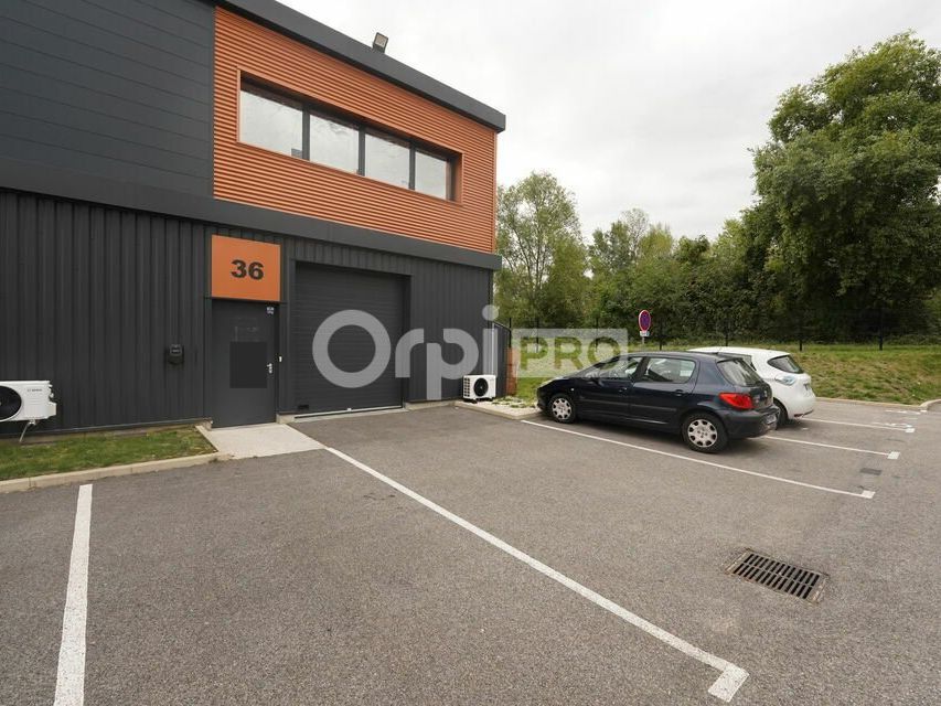 Location local d''activites 101.9 m² non divisibles