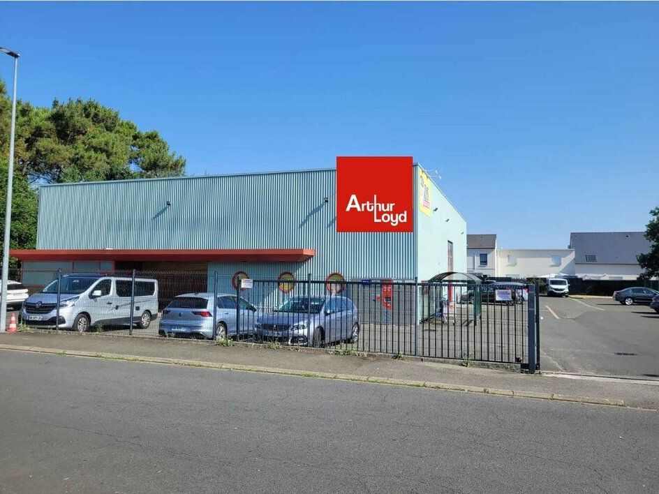 Location local d''activites 600 m² non divisibles