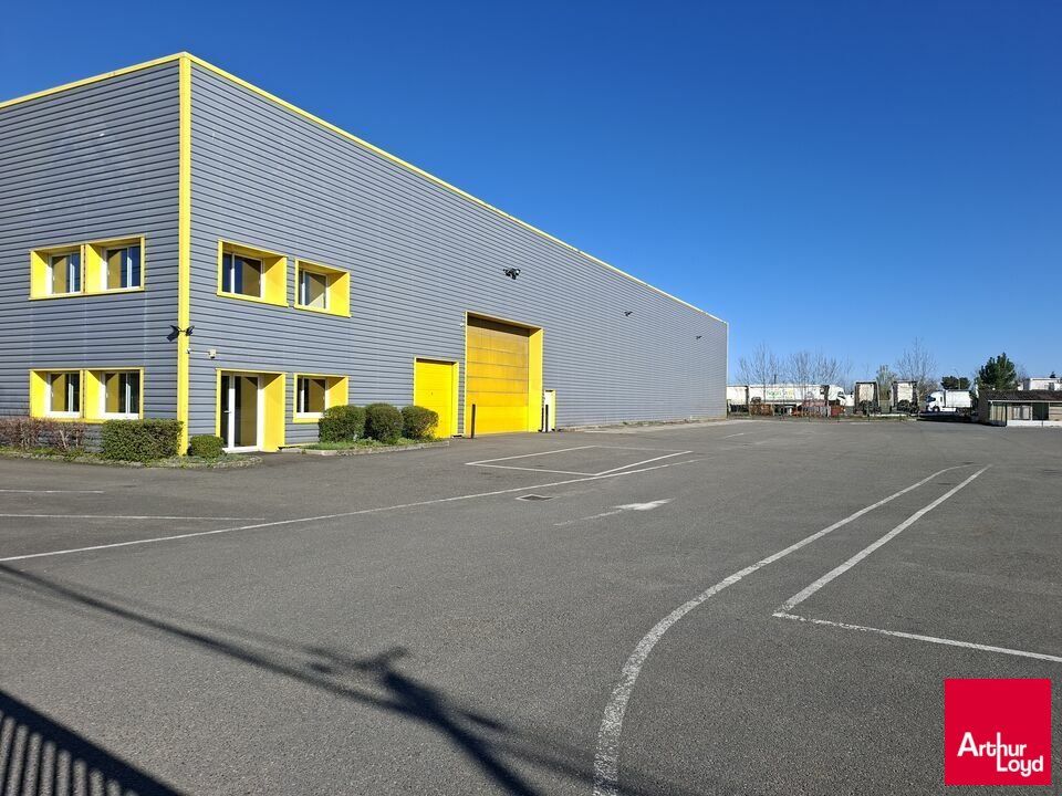 Location local d''activites 3400 m² non divisibles