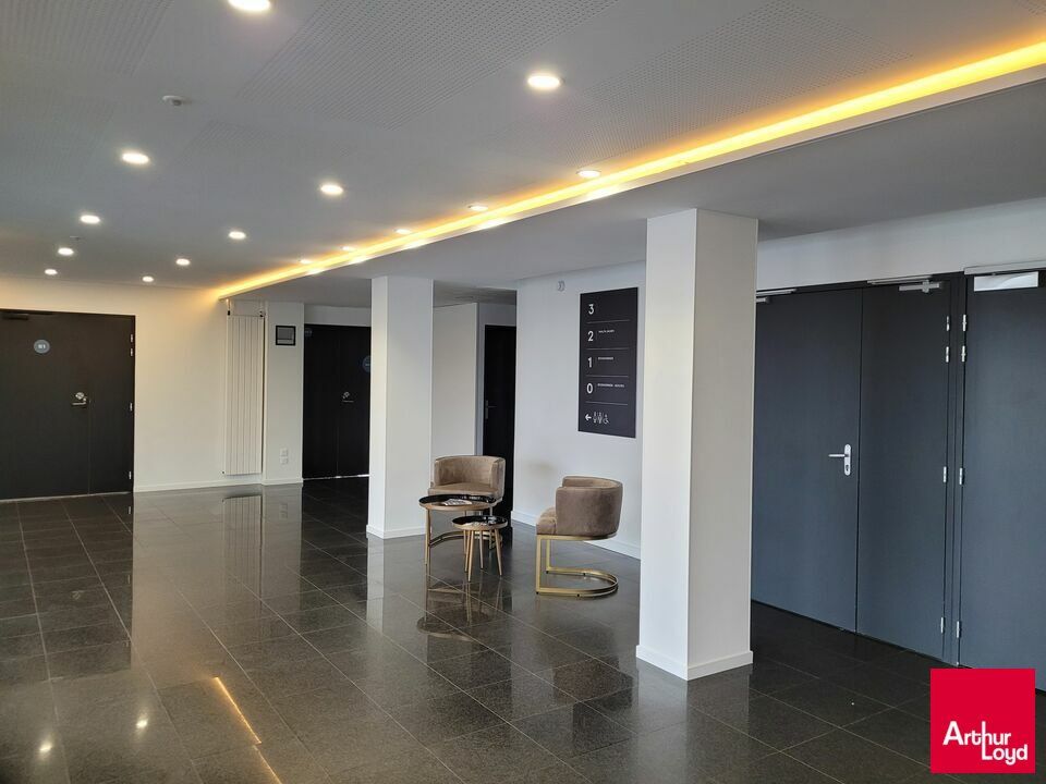 Location bureaux 2484 m² non divisibles