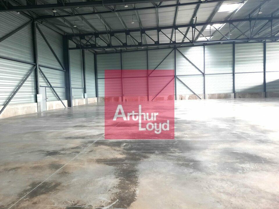 COURNON  A LOUER LOCAL ACTIVITE  1189 M² - TROIS PORTES SECTIONNELLES