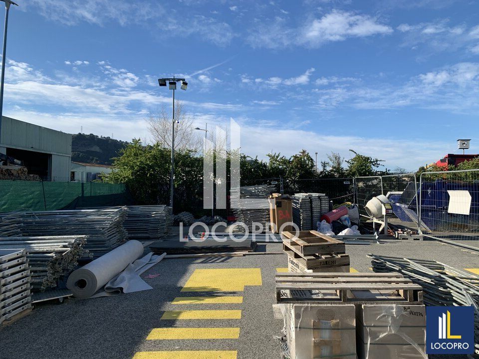 A LOUER - LOCAL D'ACTIVITÉ - 330 M2 - CARROS