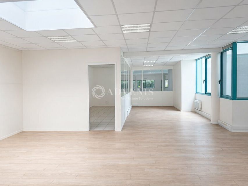 A LOUER BUREAUX RDC ET R+1 - PARKING ET TERRASSE - POSSIBLITE ERP !