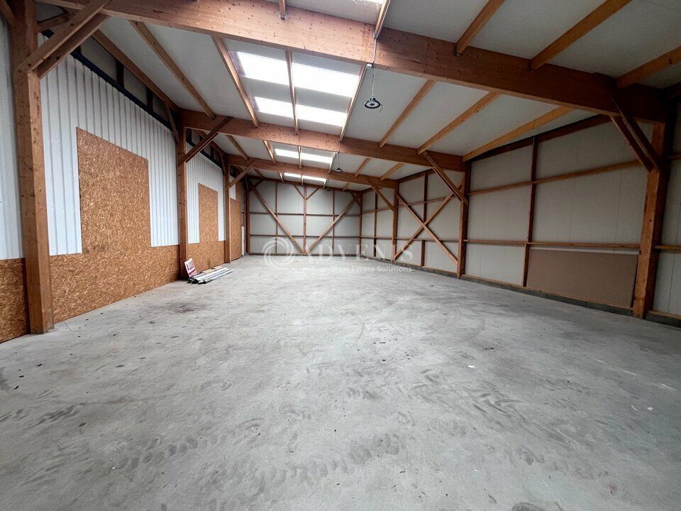 Location local d''activites 375 m² non divisibles