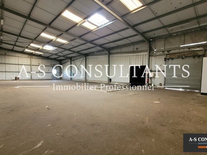 Location local d''activites 915 m² non divisibles