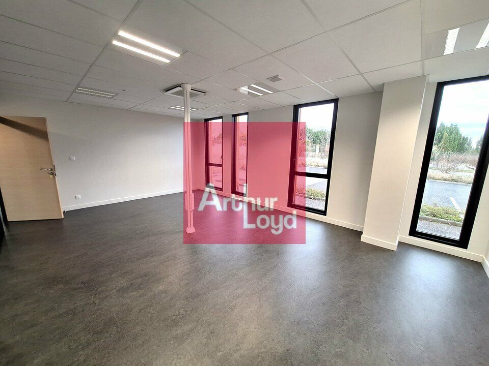 CHATEL GUYON A LOUER BUREAUX - BATIMENT INDEPENDANT- 414M²