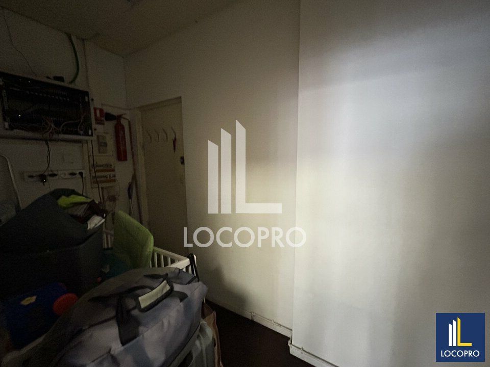 A LOUER - LOCAL COMMERCIAL - 28 M2 - ANTIBES