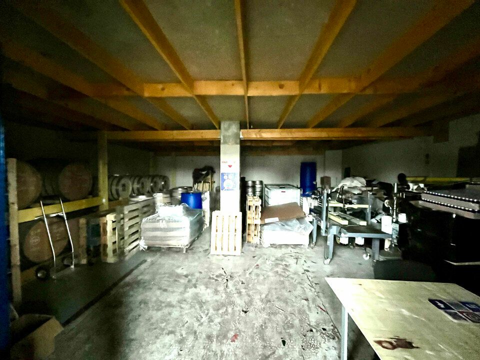 Location local d''activites 100 m² non divisibles