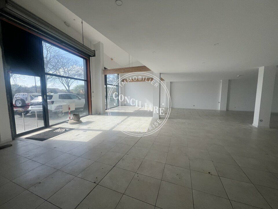 Location local commercial 280 m² non divisibles