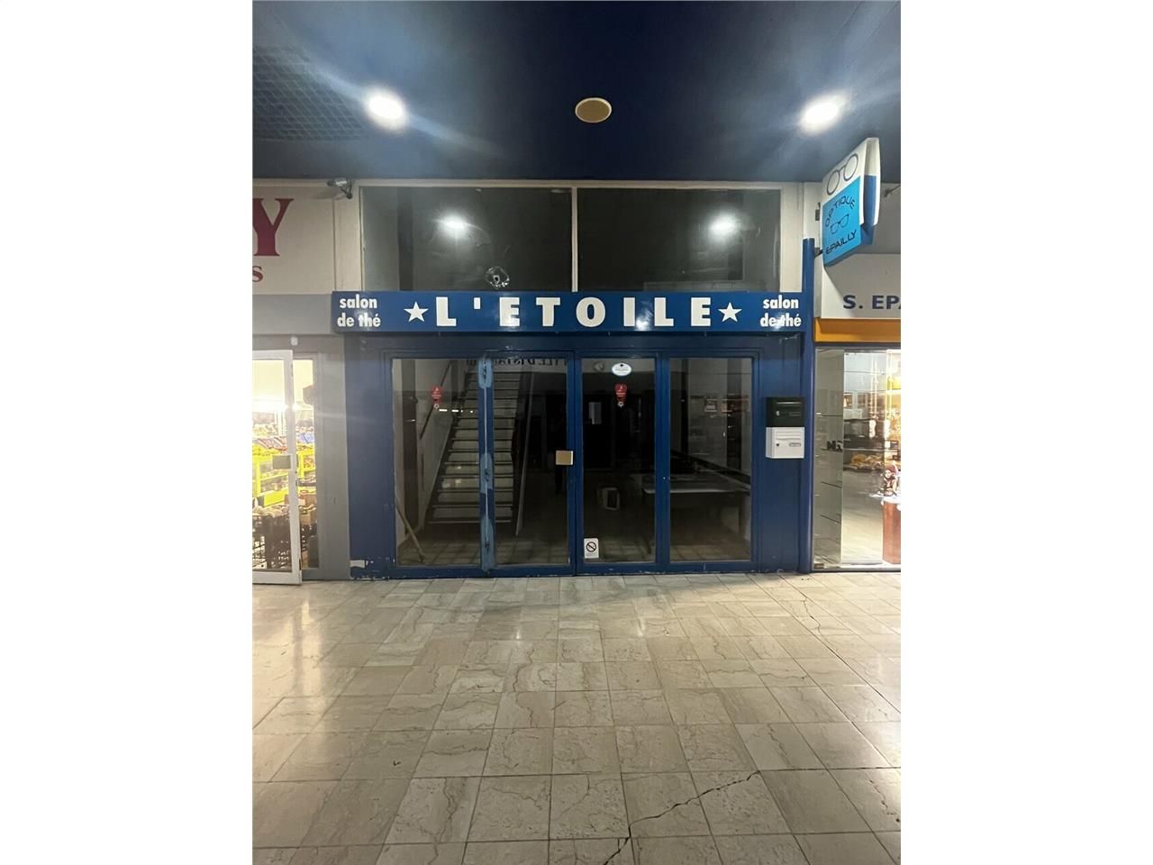 Location local commercial 137 m² non divisibles