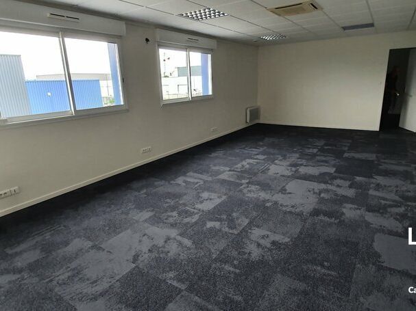 Location bureaux 64 m² non divisibles