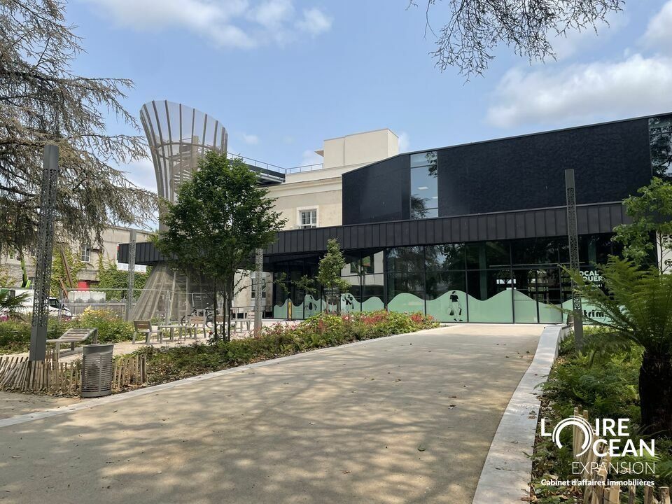 Location local commercial 495 m² non divisibles