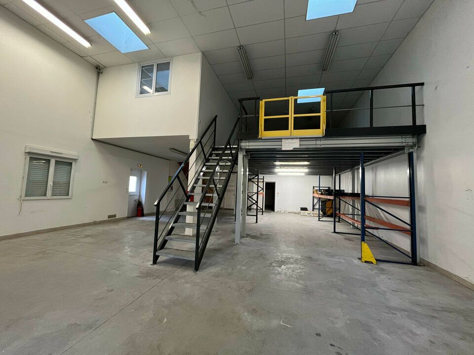 Location local d''activites 211 m² non divisibles