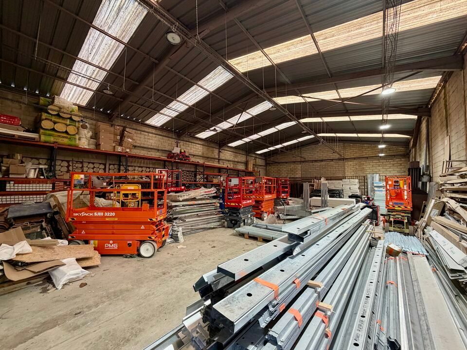 Vente local d''activites 880 m² non divisibles