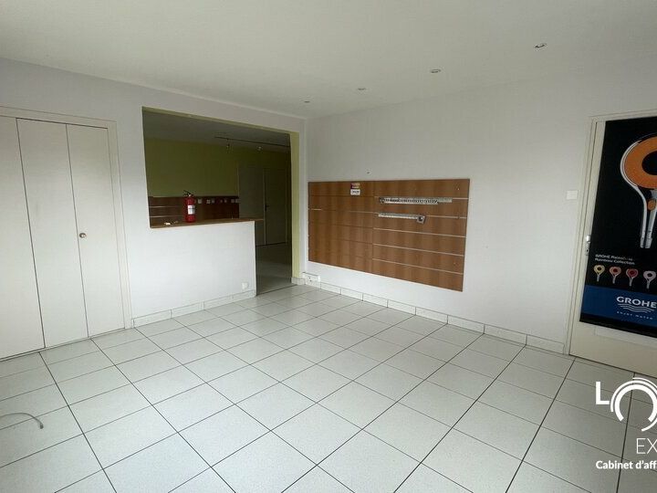 Bureaux à Louer - Espaces Fonctionnels et Parking Vaste