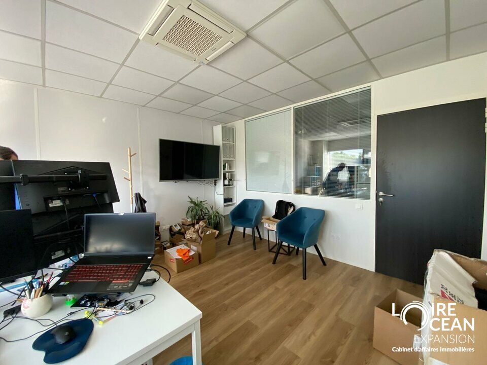 LOCATION / BUREAU MEUBLE 