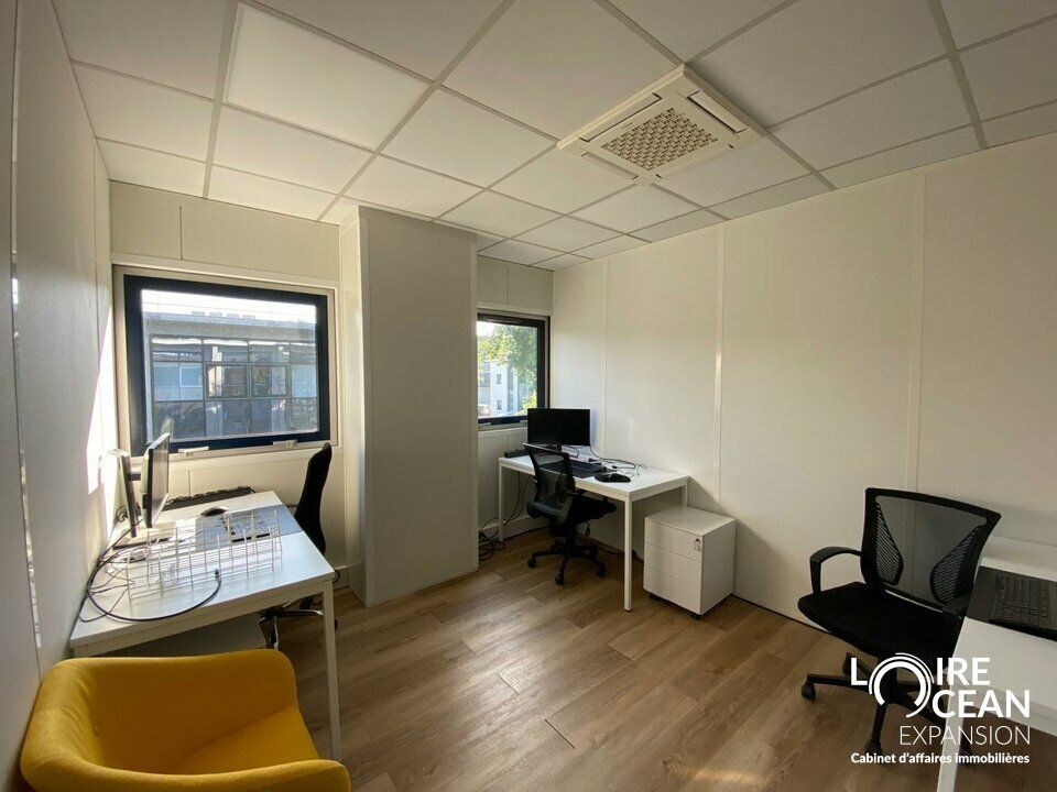 LOCATION / BUREAU MEUBLE