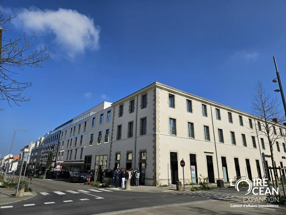EMPLACEMENT STRATÉGIQUE - CARRÉ NAPOLÉON